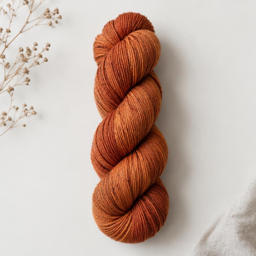 Værkstedet Uld Håndfarvet Rust Merino — merino garn i sport til strikkeopskrifter